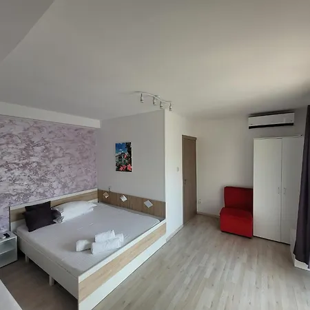 Casa Octaral Gazde/Camere de închiriat