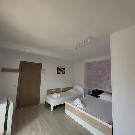 Casa Octaral Gazde/Camere de închiriat