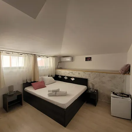 Casa Octaral Gazde/Camere de închiriat *