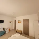 Casa Octaral Gazde/Camere de închiriat *
