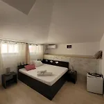 Casa Octaral Gazde/Camere de închiriat *